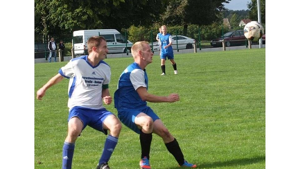 Die Spieler des Hunteburger SV (weißes Hemd) sollen in Engter mehr Durchschlagskraft zeigen. Foto: Rainer Westendorf