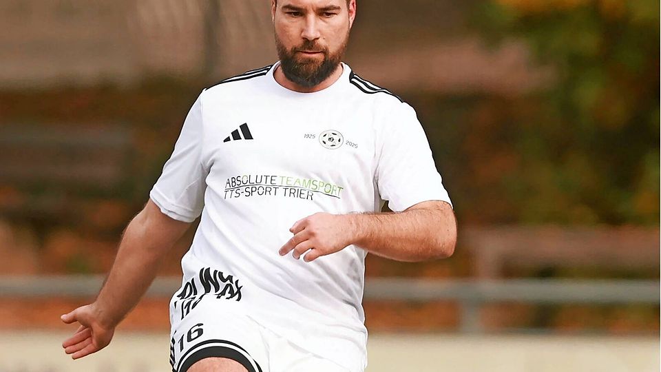 Auf in die letzten Partien für die DJK Pluwig-Gusterath: Neben Trainer Uwe Wess wird auch der mitspielende Assistent Christopher Monzel (im Bild) den Verein im Sommer verlassen.