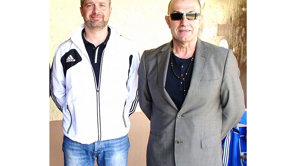 Das Tandem Armin Rank und Helmut Schmid (rechts) will mit der ?Ersten? des SV Leonberg wieder an bessere Fußballzeiten anknüpfen.  Foto: brn
