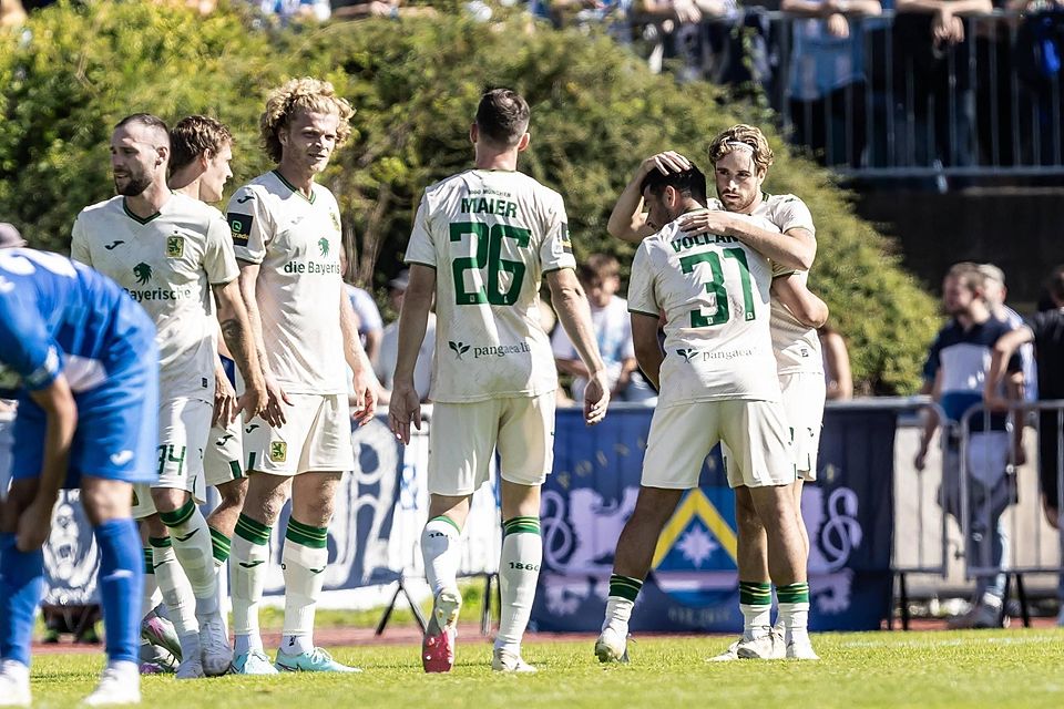 Der TSV 1860 München feiert den Einzug ins Pokal-Viertelfinale.