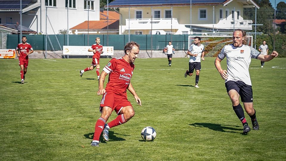 Offensiv stark: Der SV Miesbach zählt auswärts gegen den FC Töging auf das Angreifer-Quartett um Josef Sontheim (l.).