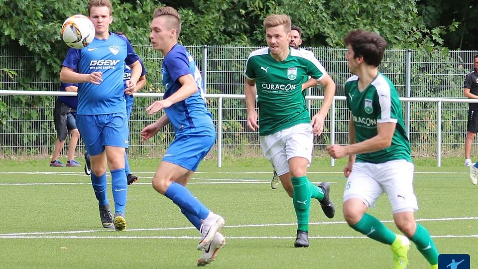 Ein Spieler von Olympia Lorsch am Ball.