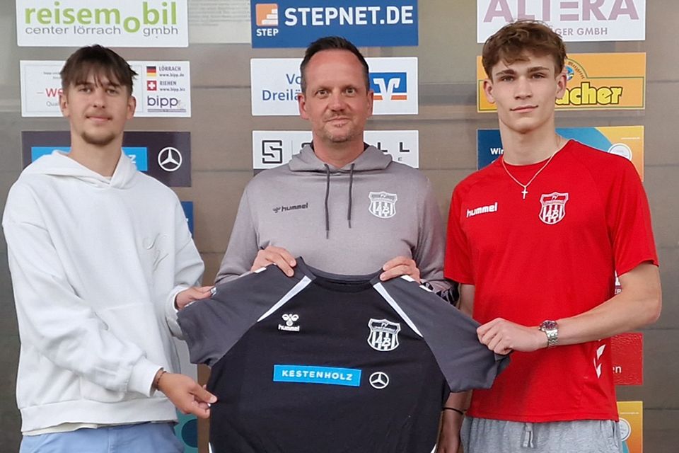 Maxim Weiss (von links), FVLB-Trainer Thorsten Szesniak und Robin Geith | Foto: FVLB Maxim Weiss (von links), FVLB-Trainer Thorsten Szesniak und Robin Geith | Foto: FVLB