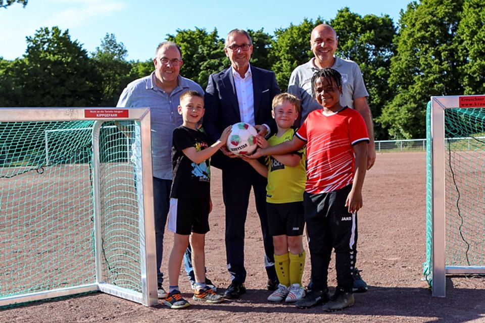 Der FC Meerfeld bekommt neue Minitore.