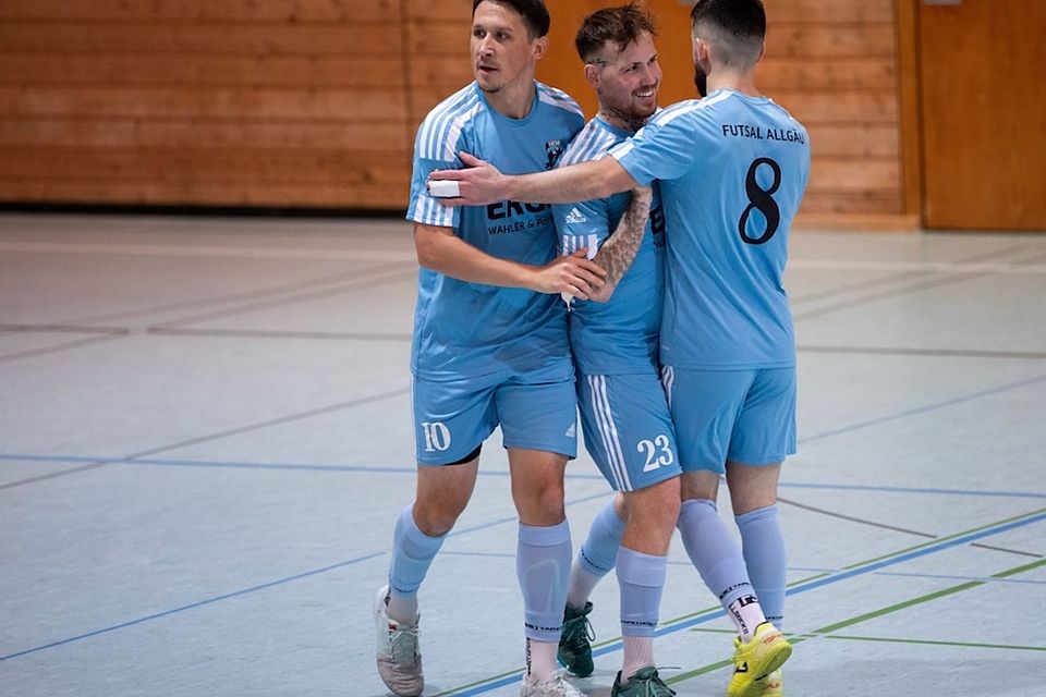 Mathias Franke, Can Balcioglu und Besfort Radovica (v.l.) im Spiel gegen Schlusslicht Remchinger Futsal Club. Mathias Franke, Can Balcioglu und Besfort Radovica (v.l.) im Spiel gegen Schlusslicht Remchinger Futsal Club.