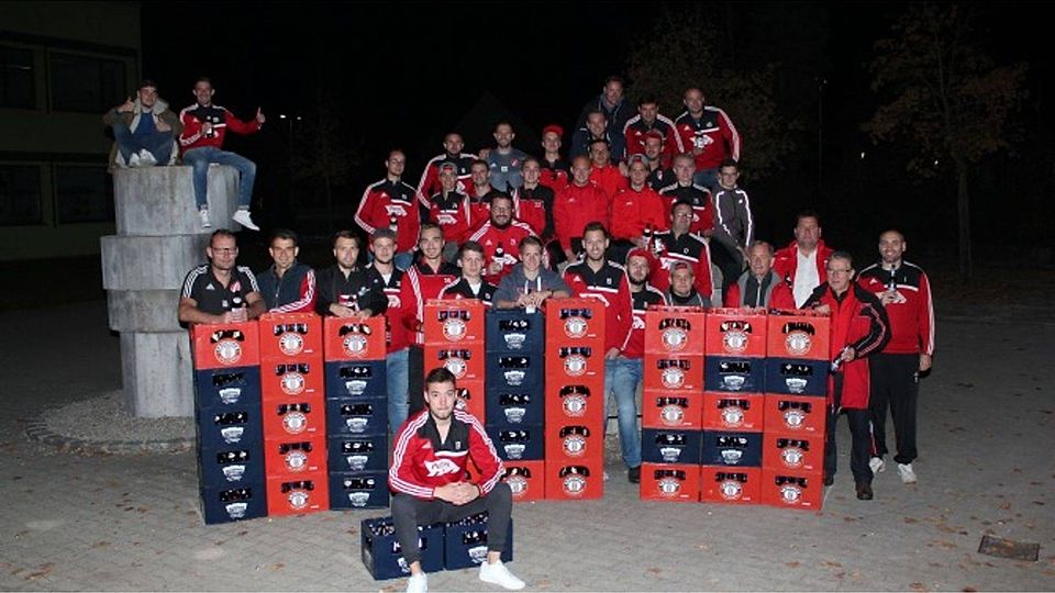 Den Gerstensaft spendierte  Tim Paschek seinen Teamkollegen.