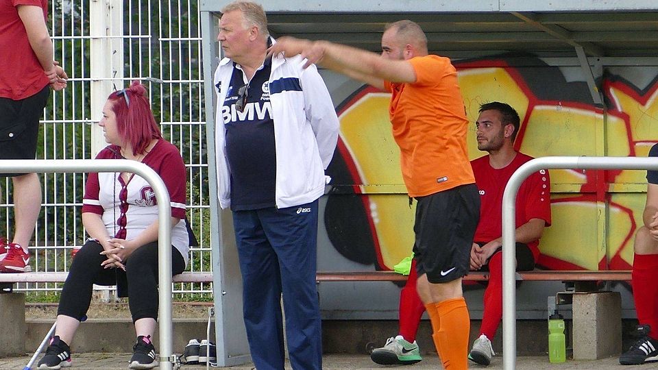 Ralf Gehrke (weiße Jacke) verlässt den BSC Eintracht Südring.