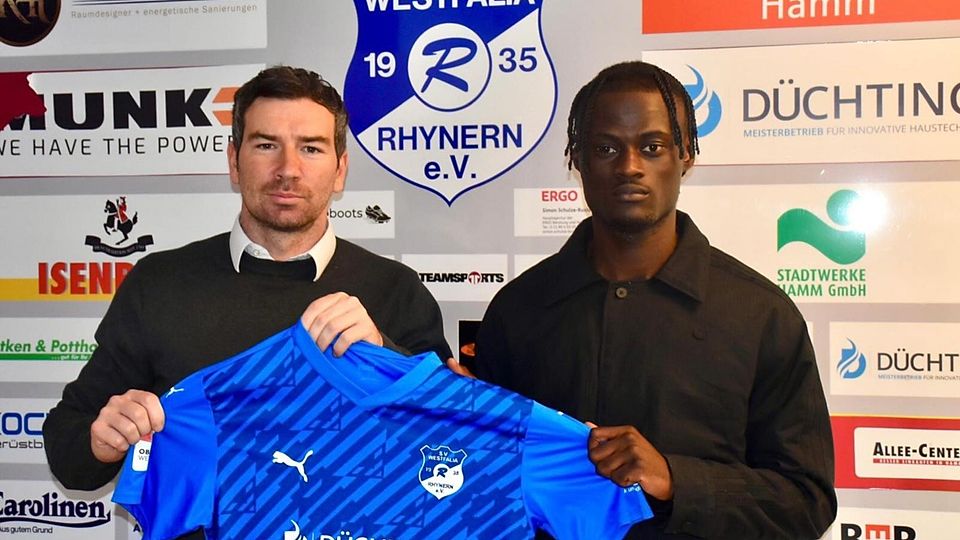 Rhynerns Trainer und sportlicher Leiter David Schmidt (l.) mit Elias Opoku.