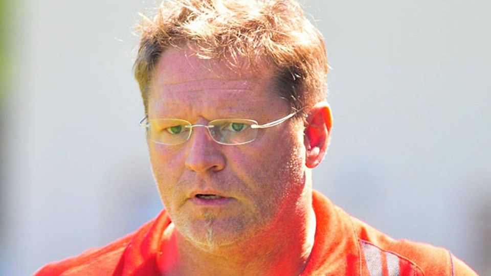 Trainer Magnus Hoffmann und die zweite Mannschaft des TSV Aindling fahren ?mit breiter Brust nach Thierhaupten?. Dort soll mit einem Sieg im Relegationsspiel die Kreisliga gehalten werden.  Foto: Pete