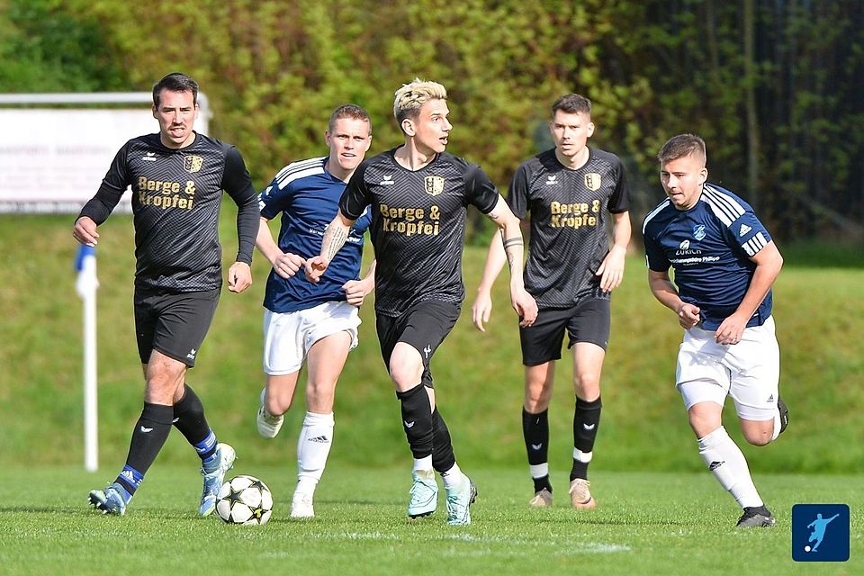 Der scheidende Coach Mario Enzesberger (mi.) und seine beiden Nachfolger: Fabian Graf (li.) und Philipp Kohlbauer (2. v. re.).