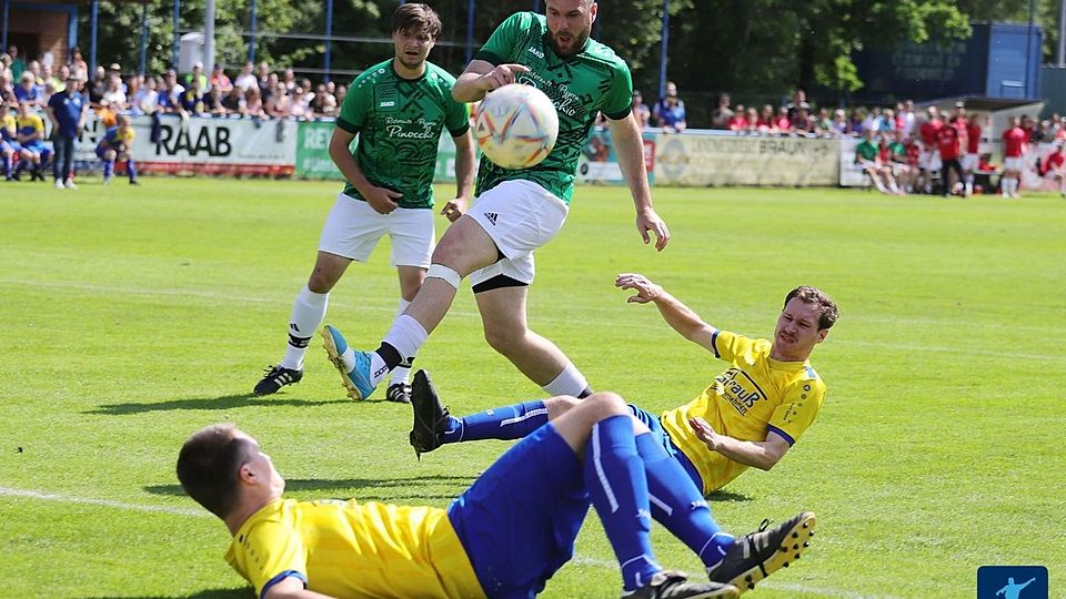 Auf Platz 2 in der A-Klasse Süd überwinternd, stehen für die SG Paulsdorf/Freudenberg III (in Grün-Weiß) die Chancen gut, das sofortige Comeback in der Kreisklasse zu schaffen.