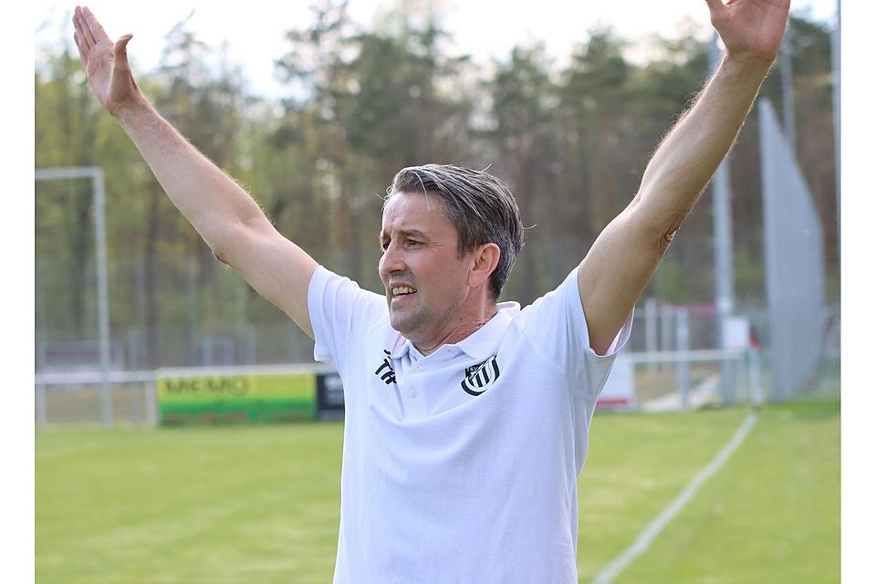 Engagiert an der Seitenlinie: Echings Trainer Miljan Prijovic dürfte angesichts des 6:0-Kantersiegs seines Teams in Marzling nicht viel zu meckern haben.