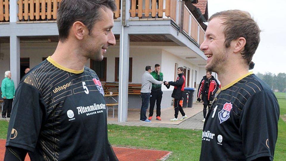 Fabian Herdin (links) und Thomas Lauter geben auch in der kommenden Saison beim SC Altenmünster die Kommandos.	F.: Andreas Lode