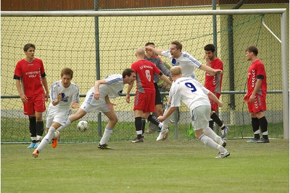In der vorigen Saison vermasselte Oberhinkofen dem SV Wiesent am vorletzten Spieltag den Aufstieg. Nun möchte Wiesent Revanche beim FCO. Foto: Schmautz