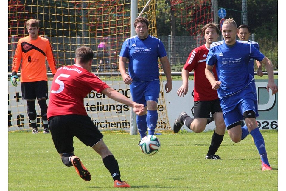 Der TSV Kirchendemenreuth (blau) peilt auch im Heimspiel gegen den Aufsteiger SG Mehlmeisel/Fichtelberg einen Sieg an und möchte weiterhin vorne mitmischen. F: Schraml&lt;/b&gt;