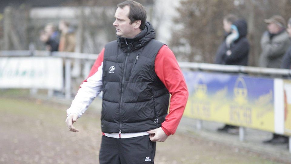 Frustriert: Hövelhofs Trainer Marc Kespohl kann die 2:3-Niederlage gegen Kirchlengern nicht nachvollziehen. F: Heinemann