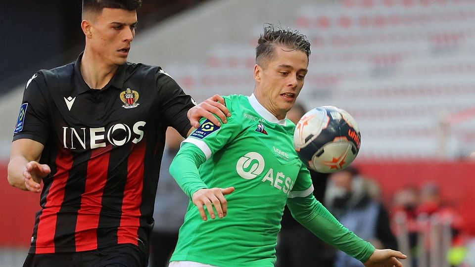 Flavius Daniliuc (links; im Heimspiel gegen AS Saint-Étienne) feierte sein Debüt gegen Paris und Kylian Mbappé.