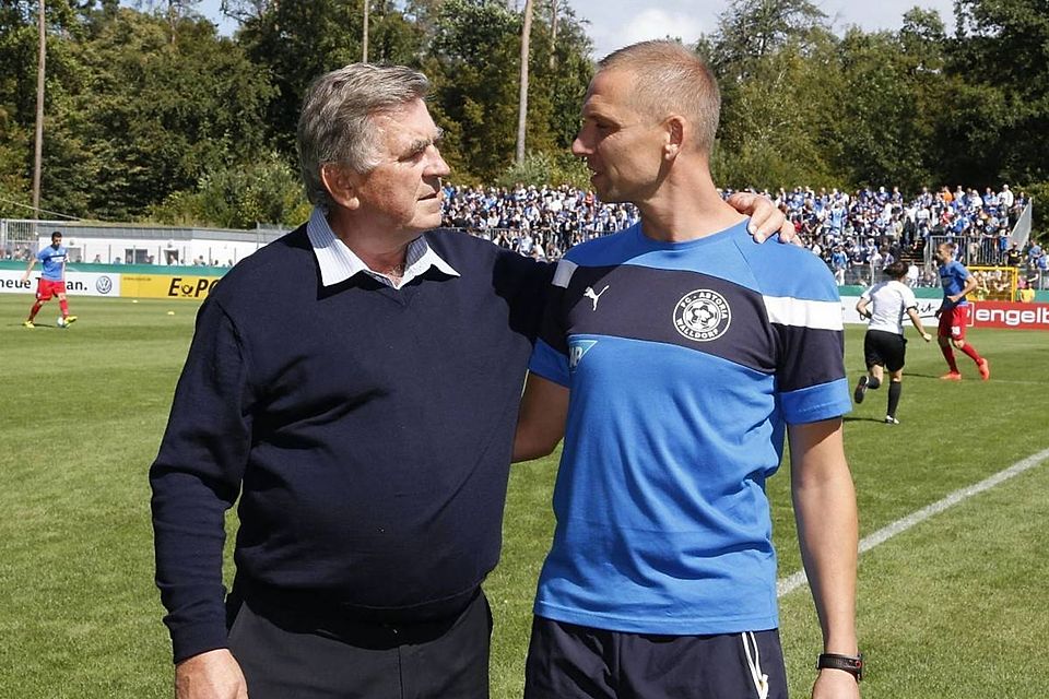 Präsident Willi Kempf hofft auf noch viele Jahre mit Matthias Born als Cheftrainer seines FCA.
