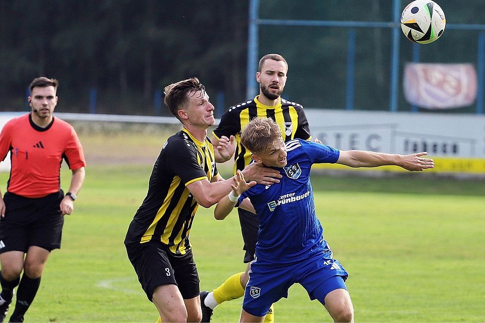 Bastian Schreml (rechts) und der SV Etzenricht reisen als Außenseiter zum ASV Burglengenfeld (hier mit Martin Glöckner).