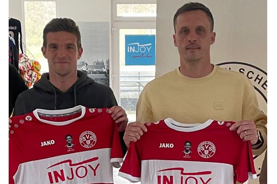 Kevin Grund (links) und Marcel Platzek werden künftig das Spiel des SV Schermbeck bereichern.