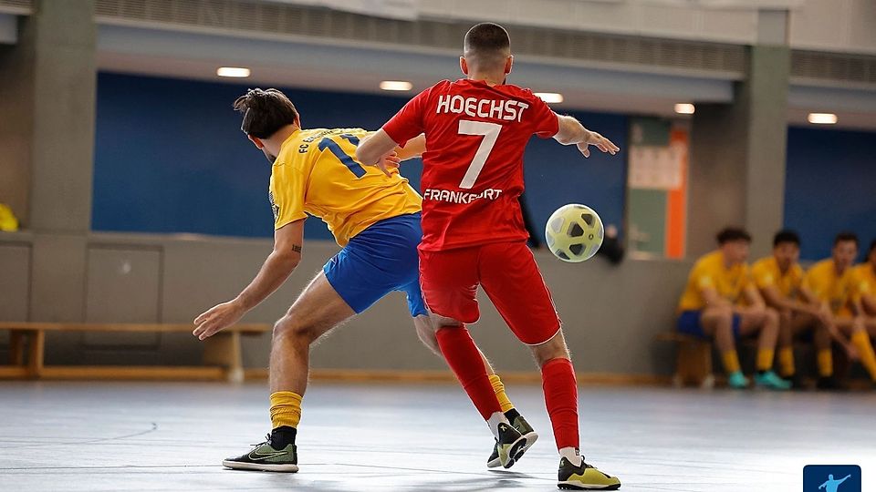 Offenes Rennen in den Sulzbacher Hallenturnieren: Im vergangenen A-Turnier musste sich die SG Hoechst (rote Trikots) im Finale dem BSC Kelsterbach mit 2:4 geschlagen geben.