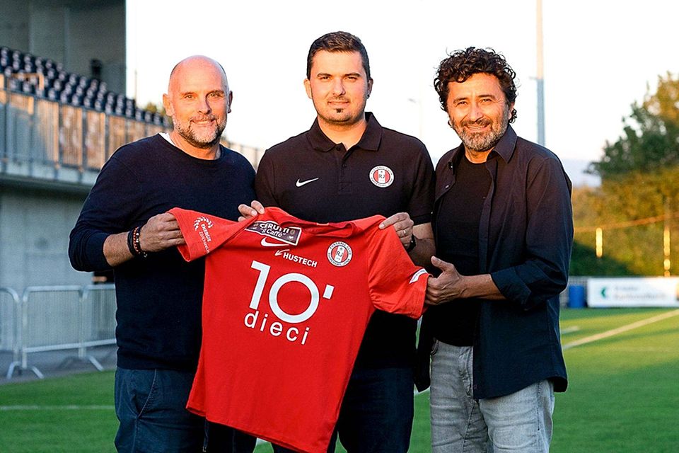 Der neue FCRJ-Coach Brunello Iacopetta flankiert von Stefan Flühmann (l.) und Rocco Delli Colli.