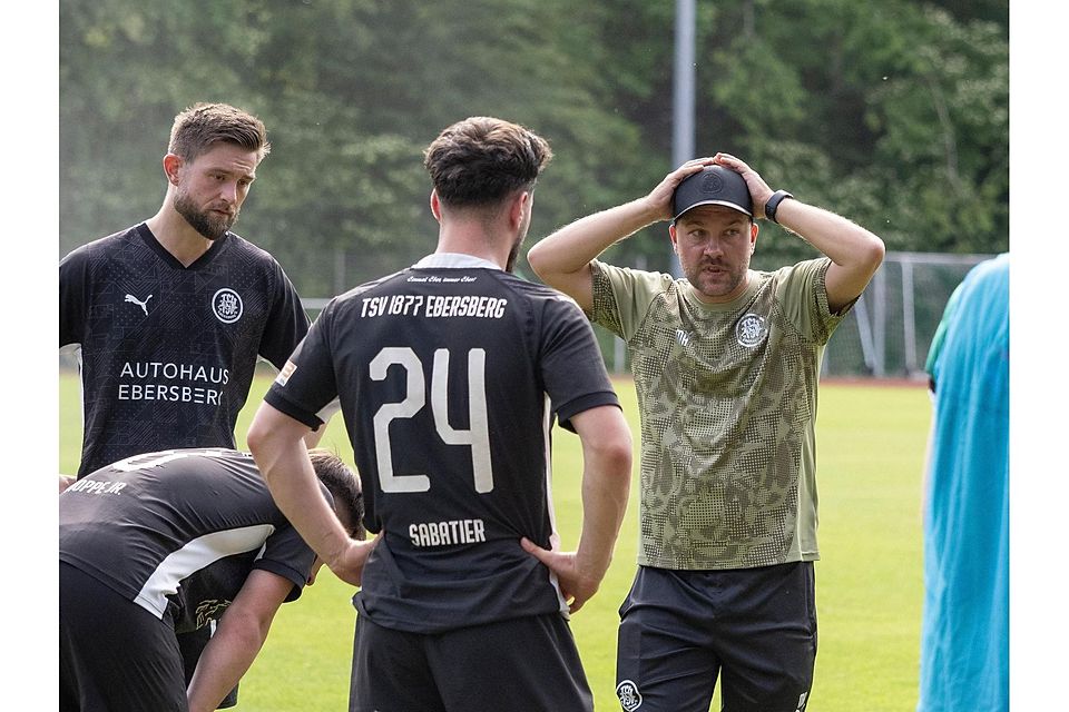 FB Relegation Ebersberg (schwarz) von links Schaller , Hoppe , Sabatier , Trainer Michael Hieber FB Relegation Ebersberg (schwarz) von links Schaller , Hoppe , Sabatier , Trainer Michael Hieber