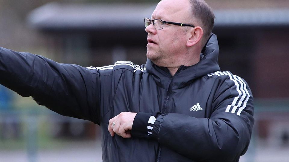 Den Weg zu drei Punkten wies Coach Christian Winklhofer den Pullinger Kickern beim 1:0 gegen Attaching II.