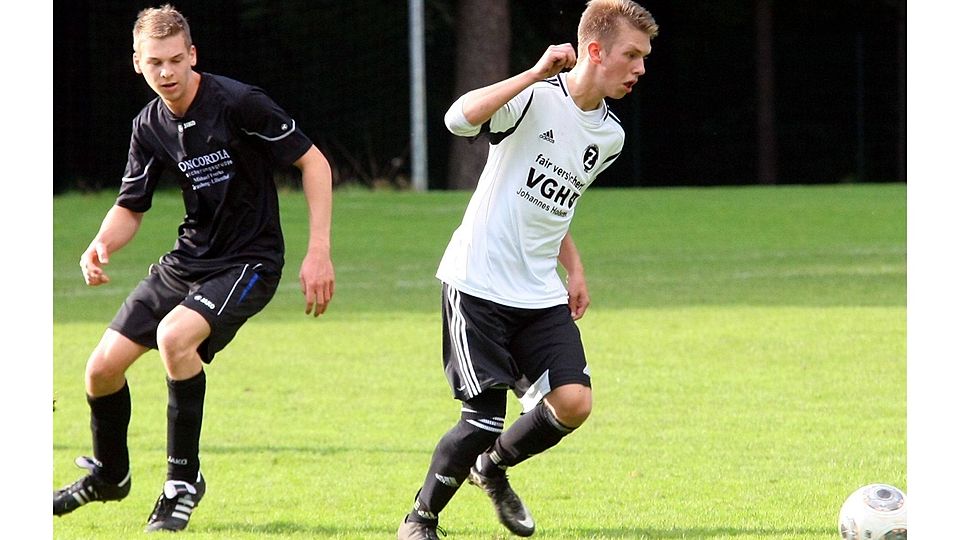 Finn Brunkhorst vom TuS Zeven traf beim 5:0 im Halbfinale gegen den JFV Staleke gleich dreimal. Am morgigen Donnerstag findet das Bezirkspokal-Endspiel statt: Der TuS trifft in Rotenburg auf den VfL Westercelle.Foto: Krause