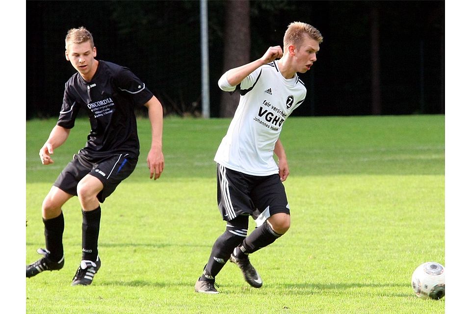 Finn Brunkhorst vom TuS Zeven traf beim 5:0 im Halbfinale gegen den JFV Staleke gleich dreimal. Am morgigen Donnerstag findet das Bezirkspokal-Endspiel statt: Der TuS trifft in Rotenburg auf den VfL Westercelle.Foto: Krause