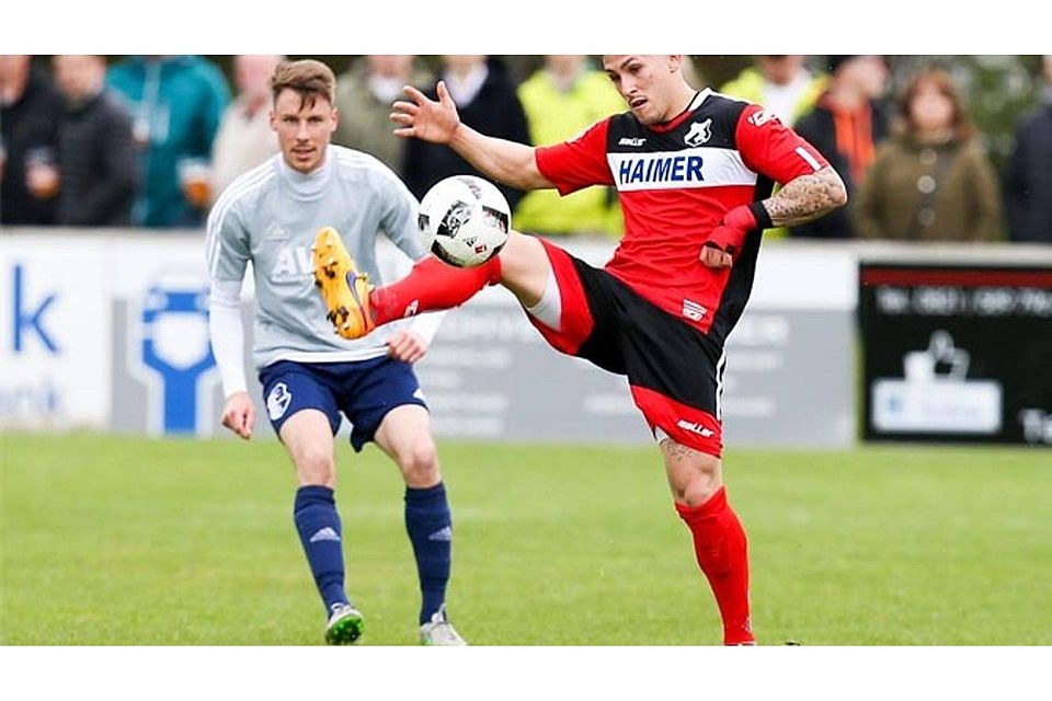 Trotz zwischenzeitlicher 2:1-Führung musste sich Daniel Ritzer (am Ball) mit dem TSV Aindling beim FC Stätzling geschlagen geben.   F.: kolbert-press