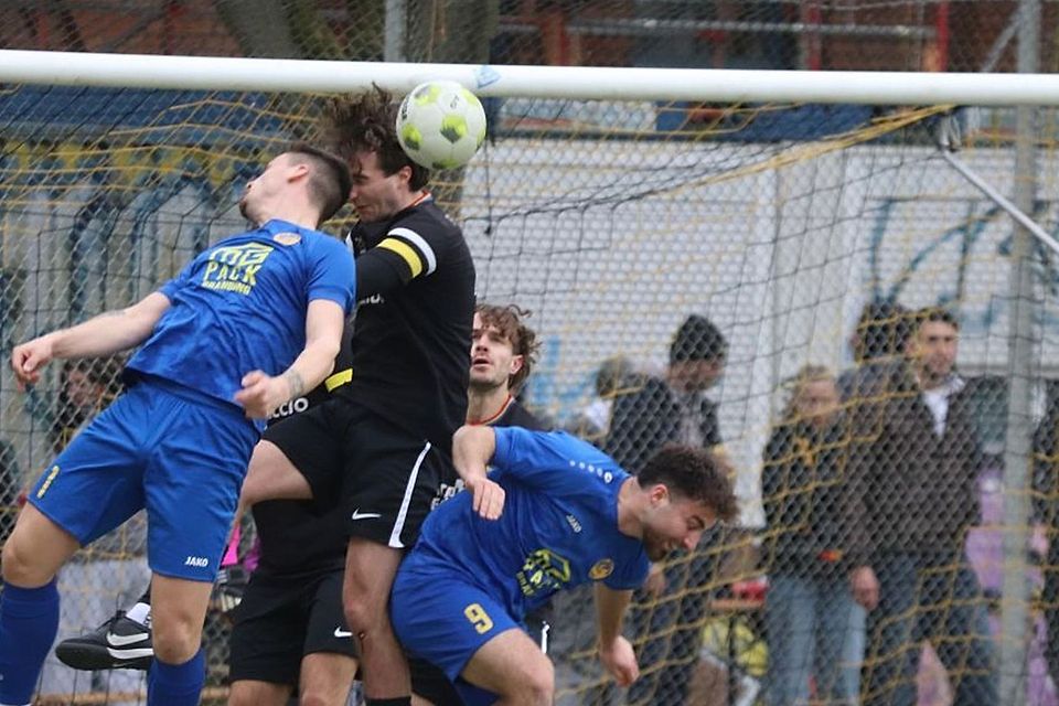 Meteor (blau) kämpft um den Aufstieg in die Berlin-Liga Meteor (blau) kämpft um den Aufstieg in die Berlin-Liga