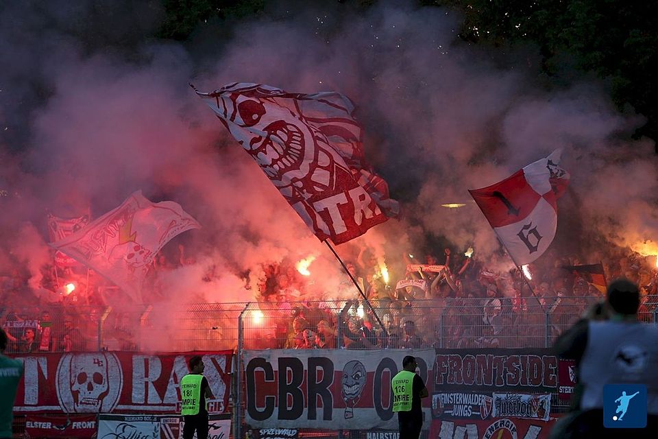 Die mitgereiste Cottbuser sorgten wie üblich für gute Stimmung. Die mitgereiste Cottbuser sorgten wie üblich für gute Stimmung.
