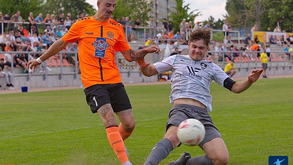 Jan Jedrzejczak (rechts) verstärkt den SC 1903 Weimar. Er spielte zuletzt 21 Mal in der Thüringenliga für den FSV Martinroda.