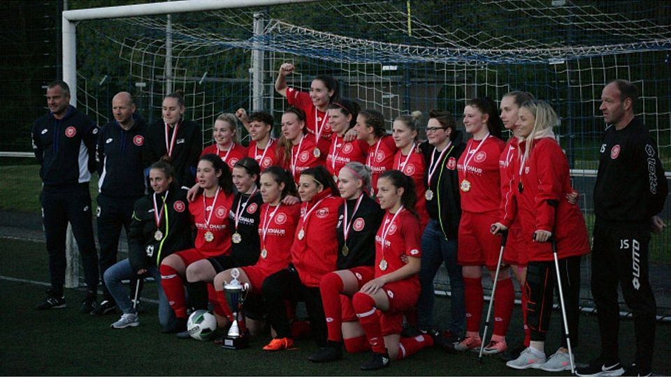 Mit einem deutlichen 12:0-Sieg triumphierten die Damen der Sportfreunde Siegen im Kreispokalfinale in Salchendorf. Fotos (3): Klug