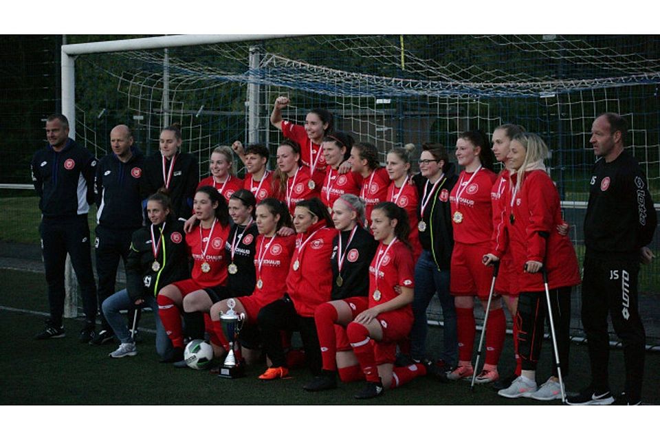 Mit einem deutlichen 12:0-Sieg triumphierten die Damen der Sportfreunde Siegen im Kreispokalfinale in Salchendorf. Fotos (3): Klug