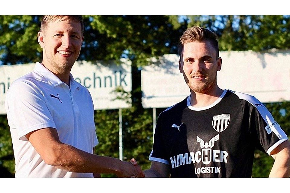 Florian Abel (r.) mit dem Sportlichen Leiter Maik Welling. Foto: Verein