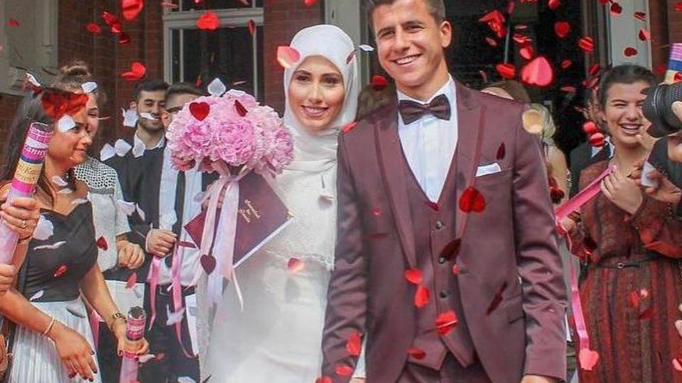 Kamera-Lächeln: Kübra und Tunay Deniz.