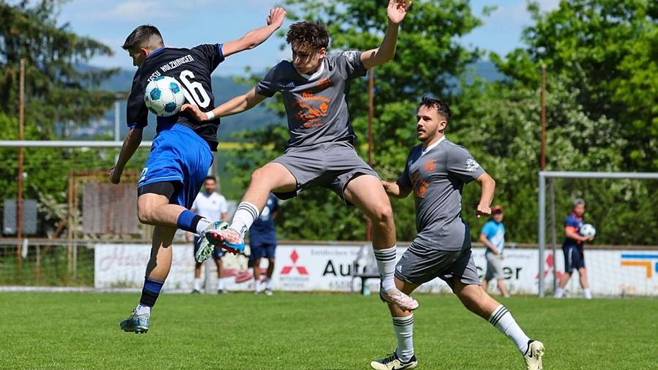 Die TSG Wörsdorf (hier eine Szene aus unserem Archiv im Duell mit dem Aufsteiger TGSV Holzhausen) kann am Donnerstag mit einem Sieg in Bleidenstadt direkt aufsteigen. Dem Primus TSV genügt ein Punkt zum Aufstieg.	Archivfoto: Jörg Halisch