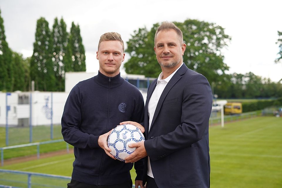 Michael Clemens (li.) mit Sportchef Chris Schmoldt. Michael Clemens (li.) mit Sportchef Chris Schmoldt.