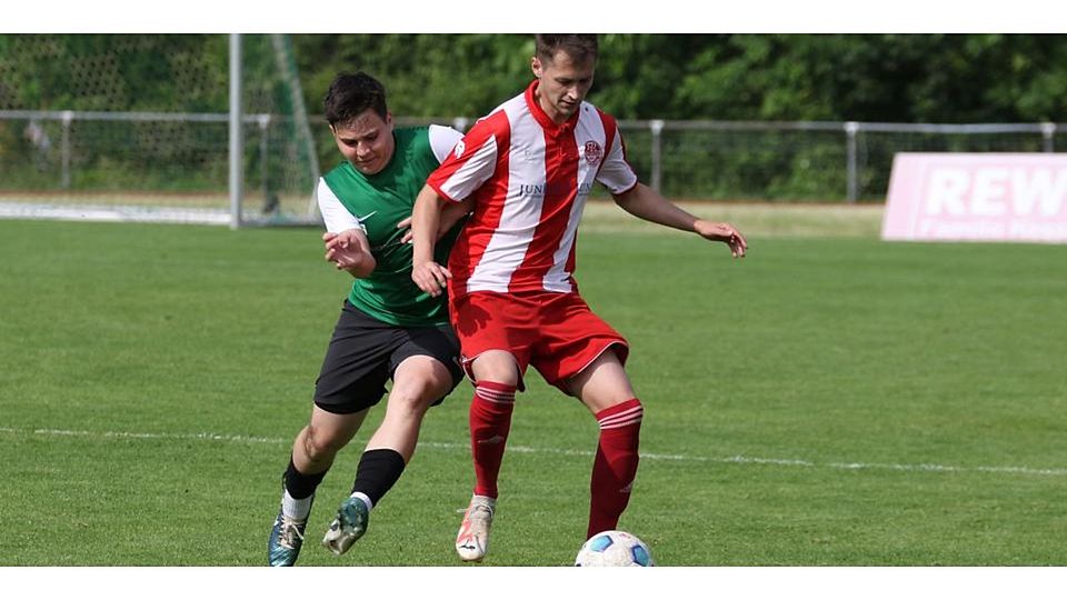 Jannis Jung (re.) und Hartenrod gehen mit einem 4:0-Vorsprung ins Relegationsrückspiel gegen Luca Taus und Gladenbach II. © Jens Schmidt
