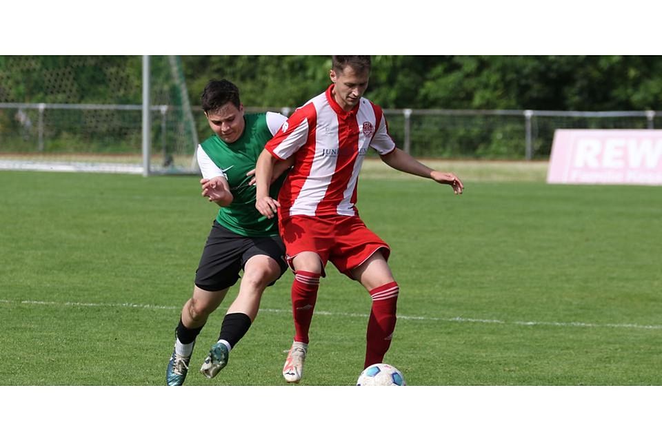 Jannis Jung (re.) und Hartenrod gehen mit einem 4:0-Vorsprung ins Relegationsrückspiel gegen Luca Taus und Gladenbach II. © Jens Schmidt