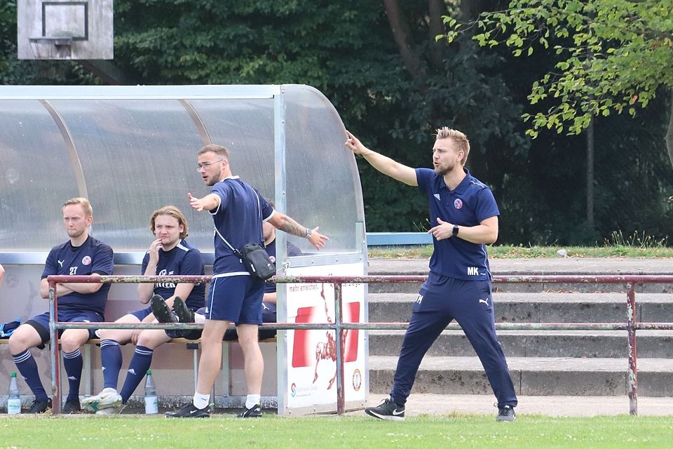 A/O-Trainer Moris Kaiser (rechts) gibt viele Anweisungen. A/O-Trainer Moris Kaiser (rechts) gibt viele Anweisungen.