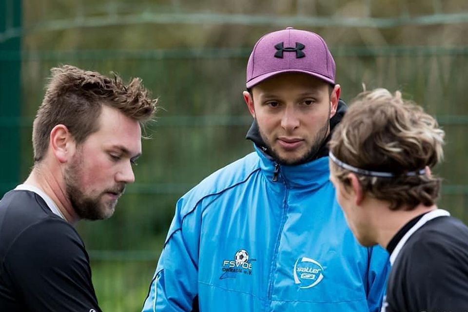 Dominik Müller (Mitte) übernimmt im Sommer das Traineramt beim FSV Ohratal. Genau dort sammelte er bereits Erfahrungen als Spielertrainer.