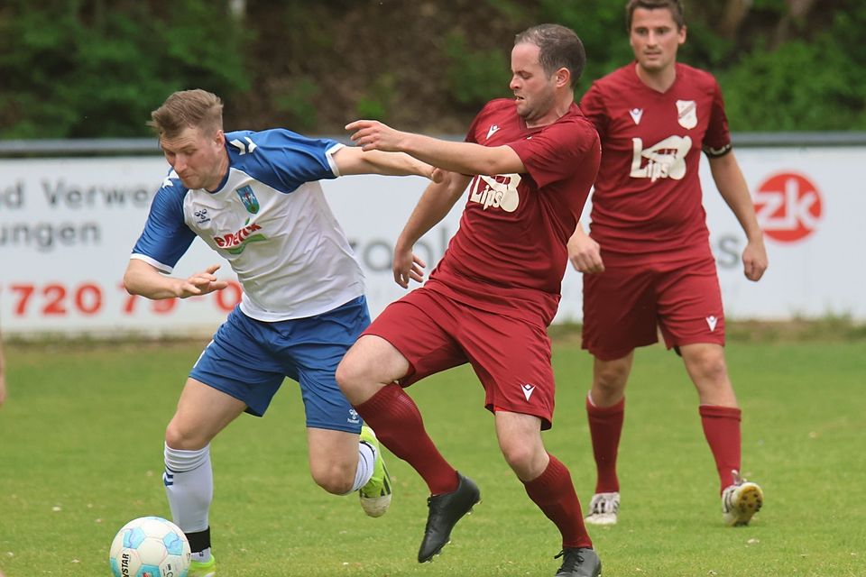 Die SF Friedberg (links Patrick Molnar) unterlagen dem SV Klingsmoos knapp. Die SF Friedberg (links Patrick Molnar) unterlagen dem SV Klingsmoos knapp.