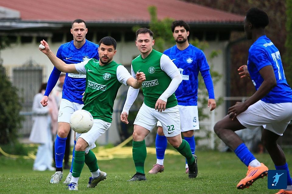 Der VfL Gundersheim (grüne Trikots) muss zum Kellerduell beim BFV Hassia Bingen antreten. Das Hinspiel entschied Gundersheim mit 3:0 für sich.
