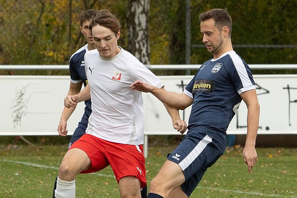 Den einen Schritt voraus waren Ricardo Stock (r.) und der TSV Herrsching im Derby gegen Philipp Liedtkes Wörthseer. Beide Teams haben gute Chancen auf die Meisterrunde.