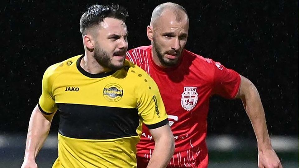 Ein Foto aus besseren Tagen: Tokac im Trikot des SV Eintracht Hohkeppel, mit dem er im vergangenen Sommer den Aufstieg in die Regionalliga feierte.
