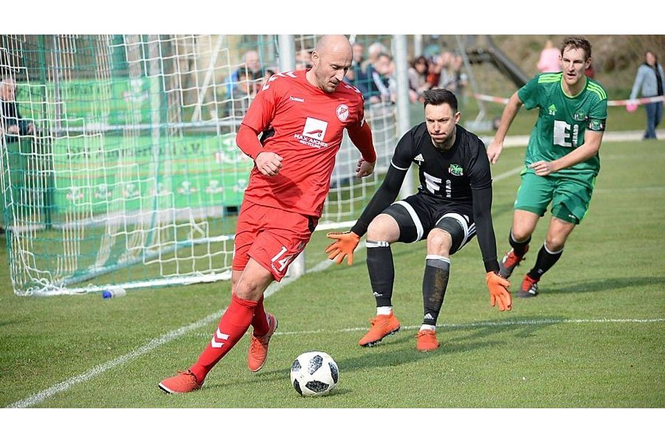 Sebastian Glasner (am Ball) wechsel von Seligenporten zur SG Quelle Fürth. 