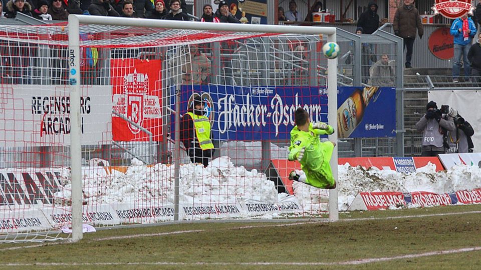 VfB-Keeper Vlachodimos parierte einen Elfmeter, trotzdem musste er noch viermal hinter sich greifen. Foto: Webel
